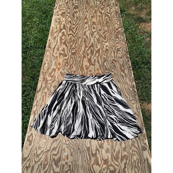 Liz Claiborne Womens Skirt Size Medium Black White Abstract Elastic‎ Summer - Picture 2 of 8